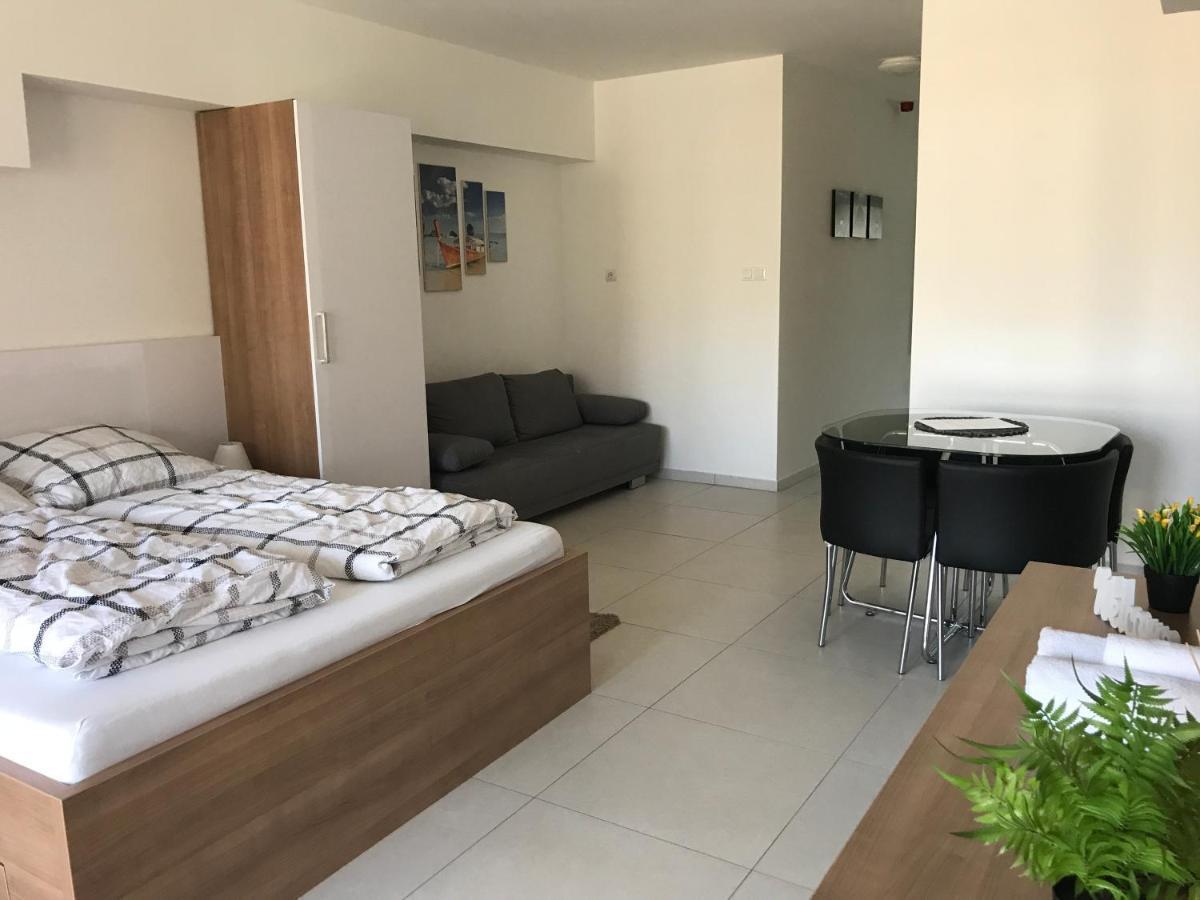 Tisza Gyongye Apartmanhaz Apartment Szeged Exterior photo