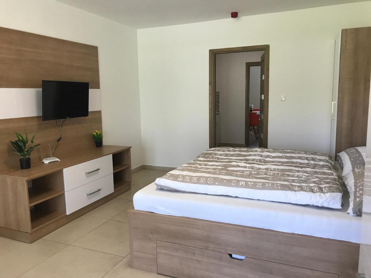Tisza Gyongye Apartmanhaz Apartment Szeged Exterior photo