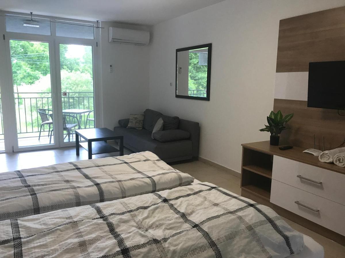 Tisza Gyongye Apartmanhaz Apartment Szeged Exterior photo